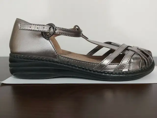 NYC Stacey Women's Enclosed Sandal Shoes - Size 9 - With Box in Women's - Shoes in City of Toronto - Image 6