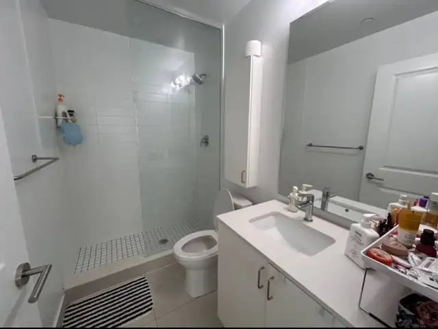 Bright & Spacious 2 Bed / 2 Bath Furnished Condo, Scarborough in Long Term Rentals in City of Toronto - Image 7