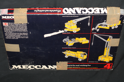 VINTAGE 1970S MECCANO SET NUMBER 4 INCOMPLETE MOST PIECES ARE THERE AND ALL MANUALS AND SUGGESTIONS...