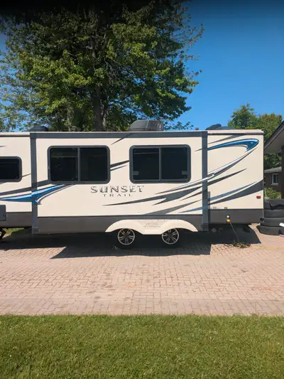 Get out and explore our great country like we did in this perfect trailer - it has all the amenities...