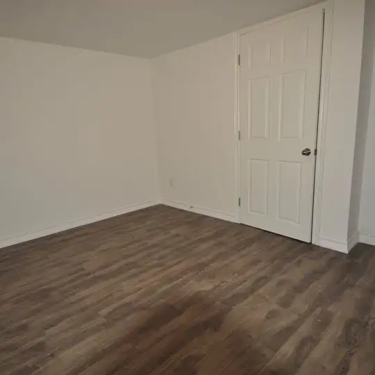 Spacious 2+1 Bedroom for Rent in Long Term Rentals in City of Toronto - Image 4