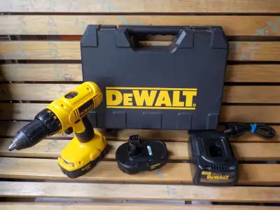 Dewalt DC759 18V Compact Drill Driver Kit, Comes with 2 Batteries, Charger & Case, Good batteries an...