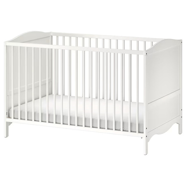 baby bed - Like new in Cribs in Edmonton