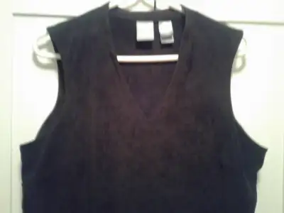 Shift dress with pockets, wear alone or with shirt, machine wash and dry, size says 16 but fits like...