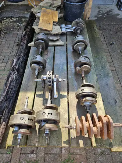 Miscellaneous BSA Cranks I believe all of these are BSA cranks Except the 3 cylinder crank which is...