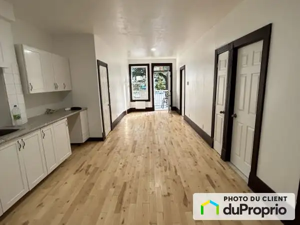 Appartement 5 ½ à louer près du métro Parc (Juillet 2026)