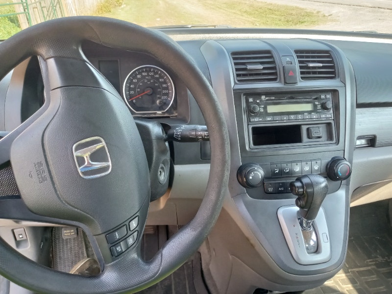 Inexpensive saftied car good on fuel Cars & Trucks Kingston Kijiji