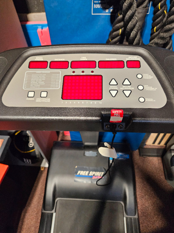 Treadmill in Exercise Equipment in St. Catharines - Image 2