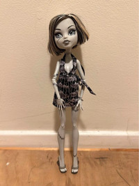 Monster High Skull Shores Black and White Frankie Stein Doll