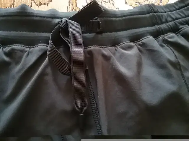 Lululemon Hotty Hot Short Low-rise Black Size 4 in Women's - Bottoms in City of Toronto - Image 3