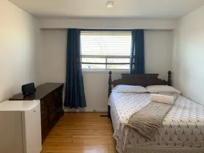 MASTER ROOM FOR RENT 6 MIN TO YYZ: MARTINGROVE & EGLINTON!!