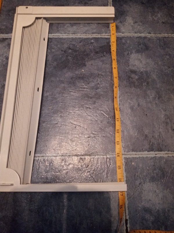 Window air conditioner frame kit Habillage de fenêtres Ville de