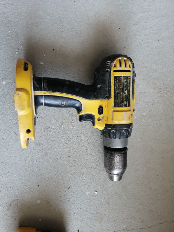 DeWalt hammer/drill 18 volt in Power Tools in Hamilton - Image 4