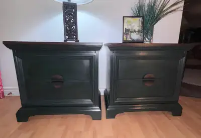 2 tables de chevet,, View more