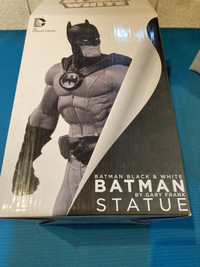 Batman Black & White Statue - Batman by Gary Frank