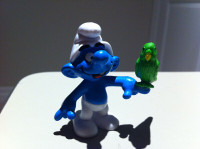 Smurfs - Vintage Smurf with a Light Green Parrot on his Finger