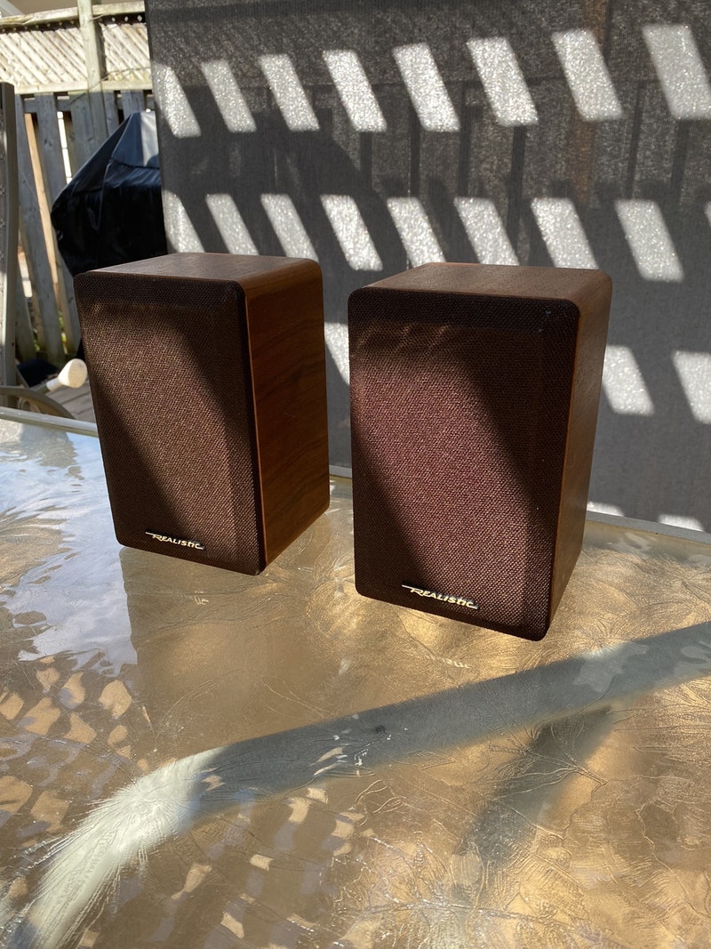 Realistic Minimus7W (Walnut) Bookshelf Speakers Speakers St