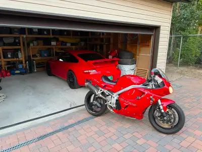 Selling a 1998 Triumph Daytona T595. 130hp, fuel injected, 955cc inline three engine. 27,000 miles /...