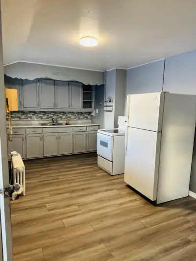 Available immediately - 3 Bedroom House for Rent – Warren Ave, New Waterford Clean and well-kept 3 b...