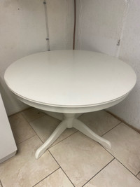 Solid round white table 