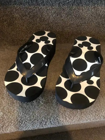 Disney Mickey Mouse platform flip flops - ladies 5 These are brand new without tags, see all photos!...