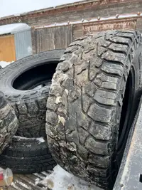 35x12.5x18 tires