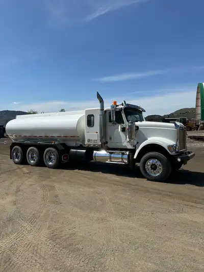 Pre emmissions tri drive water truck for sale. 17,848 Hrs 544,652 Km Cummins ISX 871 475HP Eaton 18...