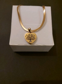 tree pendant necklace 