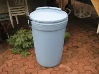 RUBBERMADE GARBAGE CAN