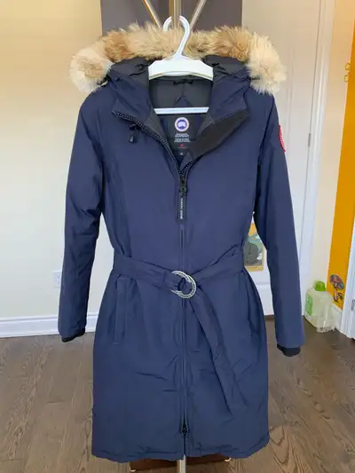 100% authentic Canada Goose Jacket Colour: Admiral Blue Size: Small In great clean condition. Comes...