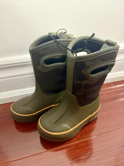 New winter Boots - toddler Size 5, View more