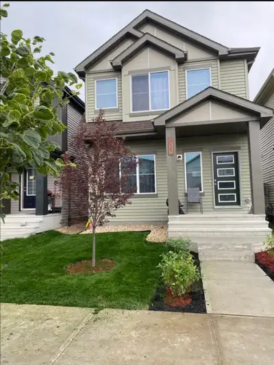 room for rent location: near ellerslie Cavanagh southwest 12 minutes for drive to Edmonton airport,...