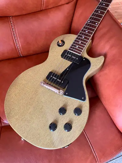 Excellent condition Gibson USA Les Paul Special in classic TV Yellow. Specifications - Body/Neck: Ma...