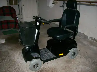 FORTRESS SCOOTER, CLASSIC BLACK, DURO-TORQUE MOTORS, WEIGHT CAPACITY: 350 LBS.,MAX SPEED: 5.5 MPH, C...