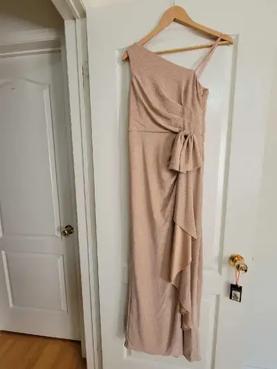 Adrianna Papell Metallic Cascade gown, size 8, View more