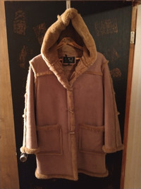 Manteau en fausse fourrure et peau de mouton