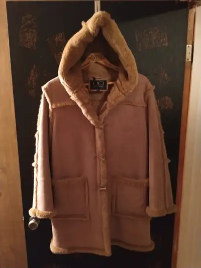 Manteau en fausse fourrure et peau de mouton, View more