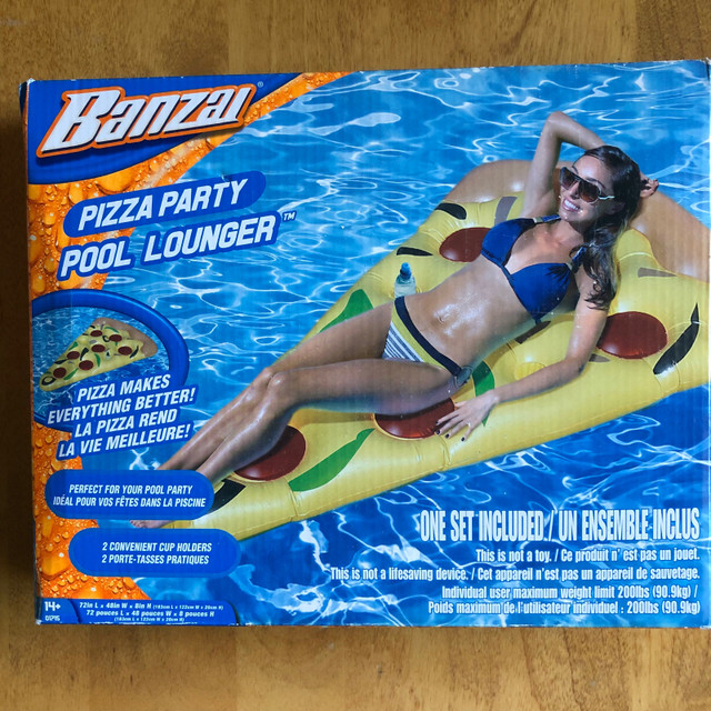 Summer Fun Bundle: Water Slide, Pizza Party Lounger and 2 Swans  in Toys & Games in Sudbury - Image 2