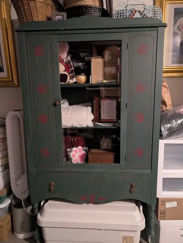 Antique hutch in Hutches & Display Cabinets in St. Catharines - Image 2