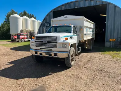 Ford F700 ‘93 model, 5.9, Cummings, 6 speed manual, 136,500km, 11R22.5 rubber. 16ft box w/hyd endgat...