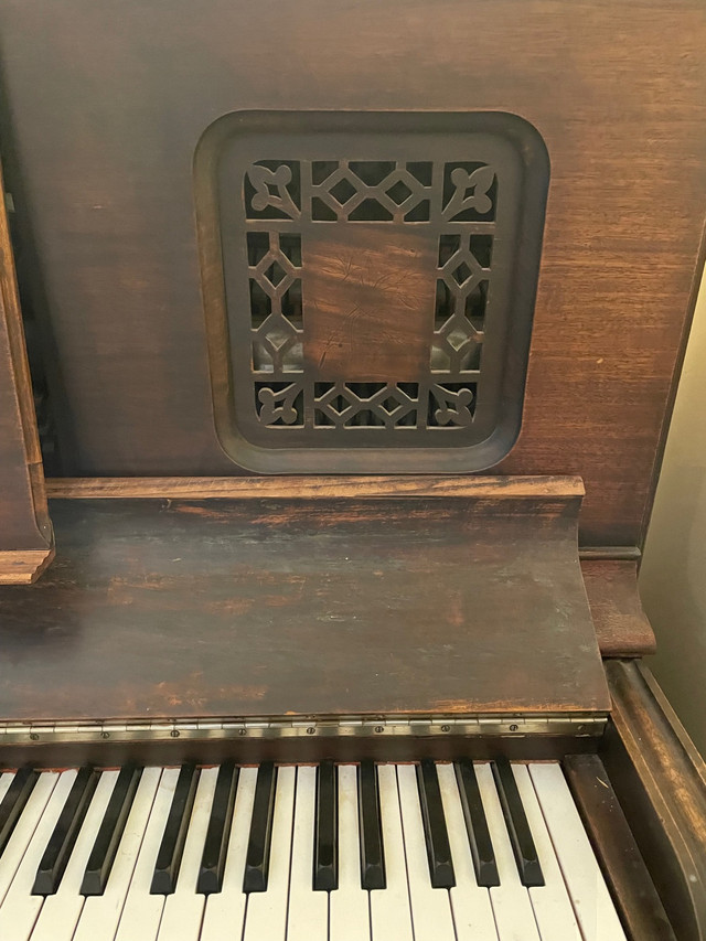 Free piano and stool in Pianos & Keyboards in Belleville - Image 3