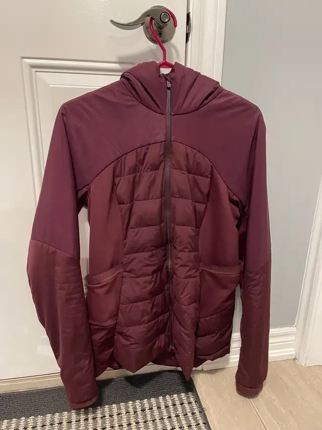 Lululemon Down For It All Jacket - Women’s Size 10 - Like New in Women's - Tops & Outerwear in Hamilton - Image 7