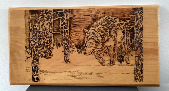 Signed Wood Burned Plaque Wall Art of a Wolf in a Forest dans Art et objets de collection  à Ouest de l’Île
