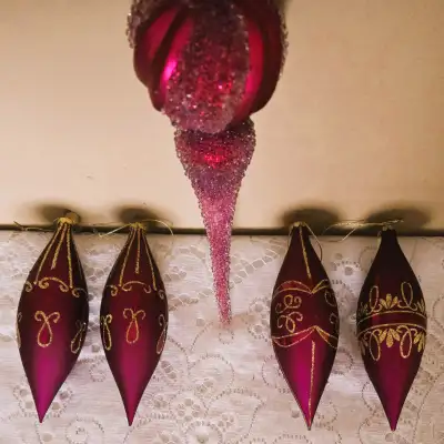 5 DAZZLING CHRISTMAS TREE DECORATIONS, View more