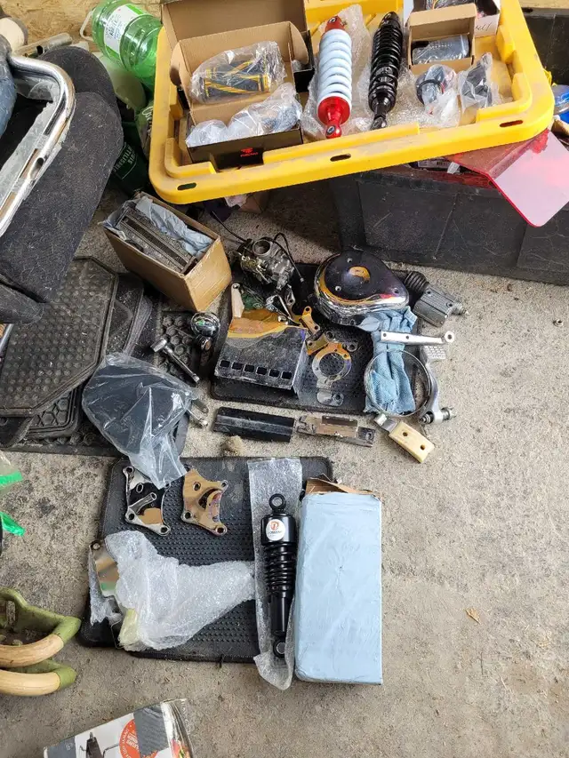 motorcycle parts and 1981 virago  in Street, Cruisers & Choppers in Kelowna - Image 6