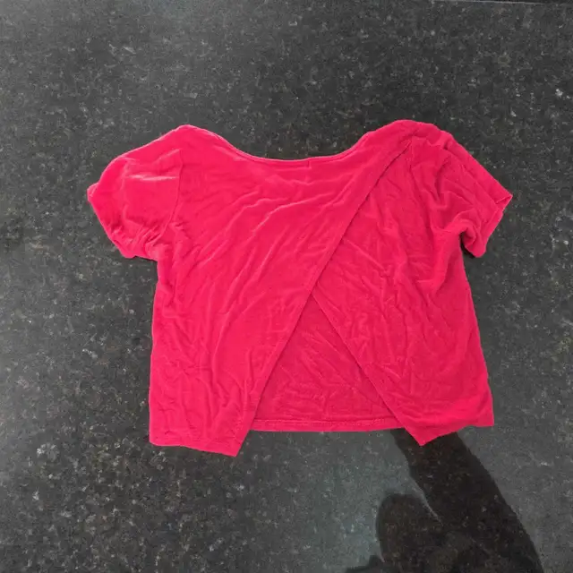 NWT Crop Ts and Tanks XS-S in Women's - Tops & Outerwear in Gatineau - Image 8