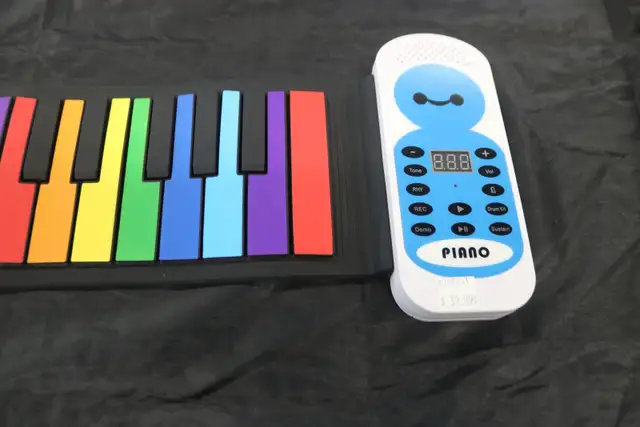 49-Key Roll-Up Piano Keyboard, Portable Rechargeable (#41826-1) in Pianos & Keyboards in City of Halifax - Image 5