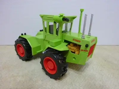 1/32nd STEIGER Wildcat Series 1 farm toy tractor produced by ERTL in 1999. This is #2 in the series...