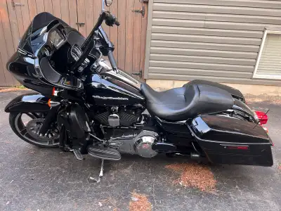 2015 Harley Davidson Road Glide Special with twin cam 103ci. Purchased from Harley dealer last year...