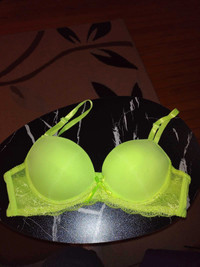 New neon green ladies Size S (34 B) bra 